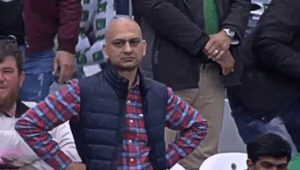 Hilarious Video of Angry Pakistani Fan From The Aus-Pak Match will Leave You in Laughters