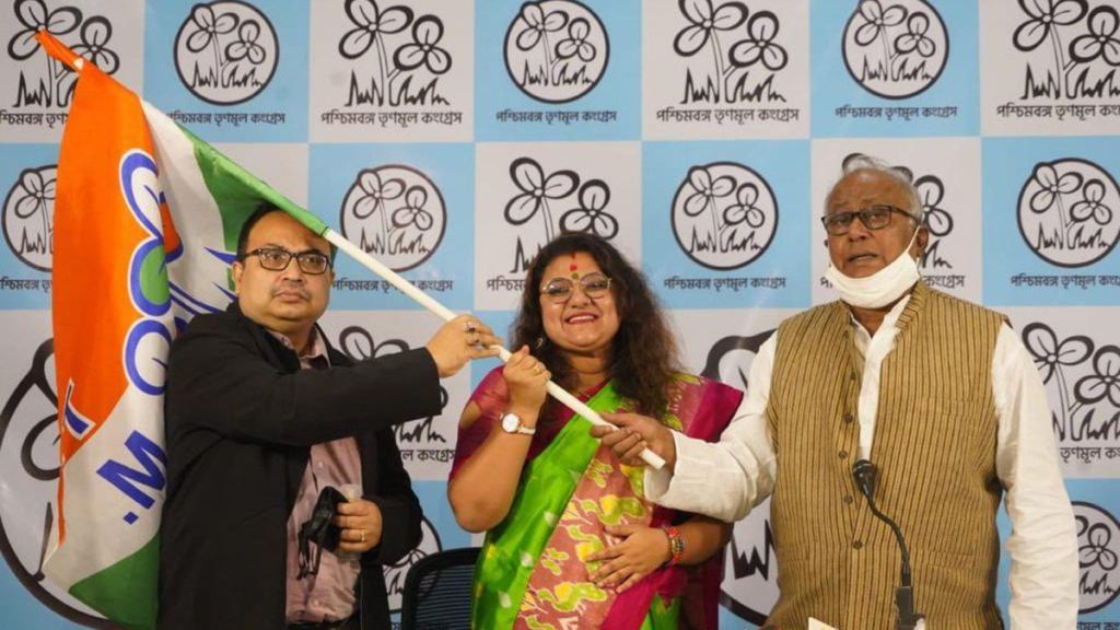 BJP MP’s Wife Joins TMC, Serves Divorce Notice