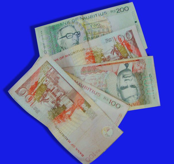 Mauritius currency note with Tamil