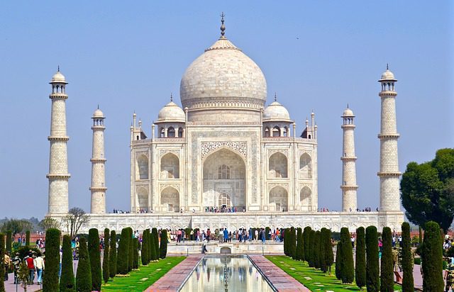 The myth about perfect symmetry of Taj Mahal