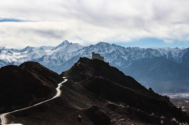 Mountain passes covered during the journey Delhi Leh bus service