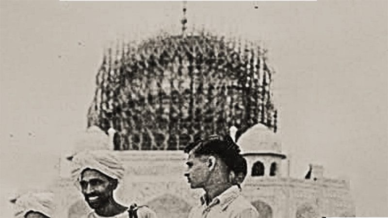 Protecting Taj Mahal from enemy bombers by erecting scaffolding