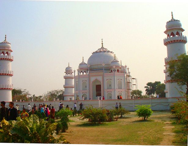 There are multiple replicas of Taj Mahal