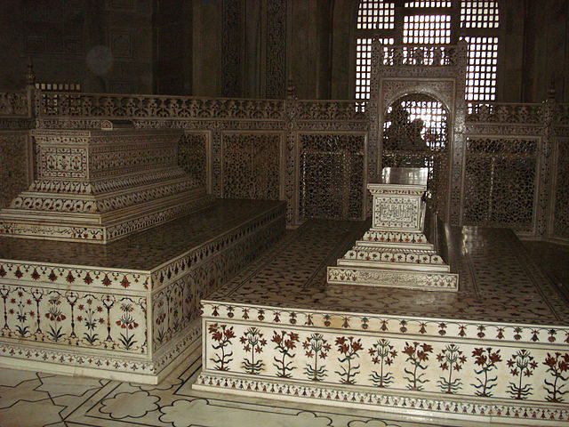 The false sarcophagi of Mumtaz Mahal and Shah Jahan in the main chamber