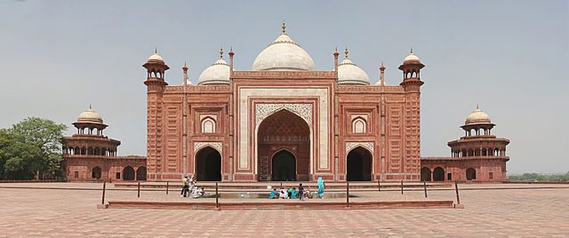 The western building, a mosque, faces the tomb.