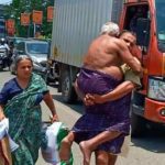 Kerala Man Carries Old, Ailing Father on Foot After Cops Stop Them During Lockdown