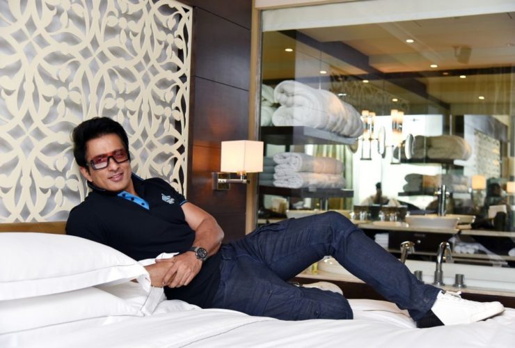Sonu Sood Invites Medics to Stay in His Mumbai Hotel in a Kind Gesture During Covid-19